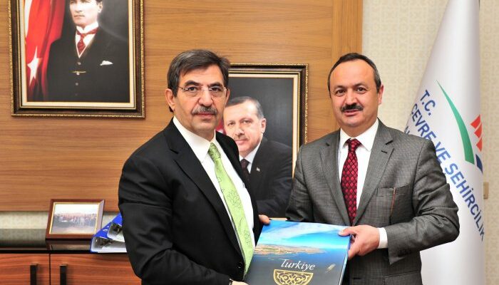 Çevre ve Şehircilik Bakanı Sayın İdris GÜLLÜCE'ye Türkiye Kitabı Sunuldu - 14
